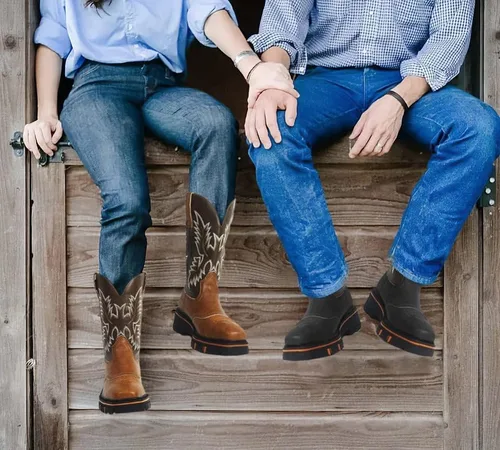Vista 4 de RIBETRINI Botas vaqueras bordadas para hombre, botas vaqueras duraderas con punta cuadrada, tacón grueso, plataforma de piel sintética, botas