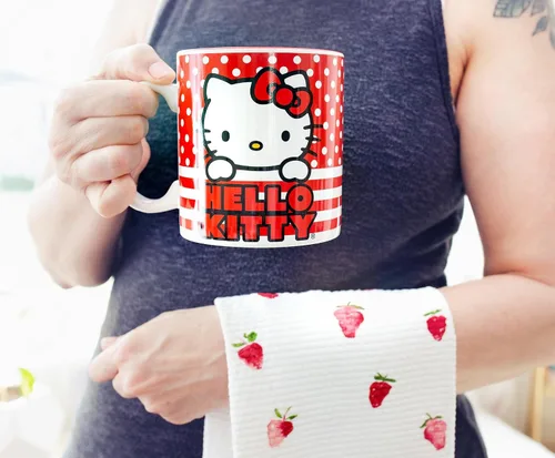 Vista 5 de Silver Buffalo Sanrio Hello Kitty - Taza de cerámica, diseño de lunares Hello Kitty lunares rojos y blancos