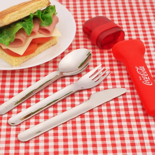 Vista 4 de ZOKU Coca-Cola - Juego de utensilios de bolsillo, tenedor, cuchillo y cuchara de acero inoxidable en estuche higiénico, diseño portátil para viajes