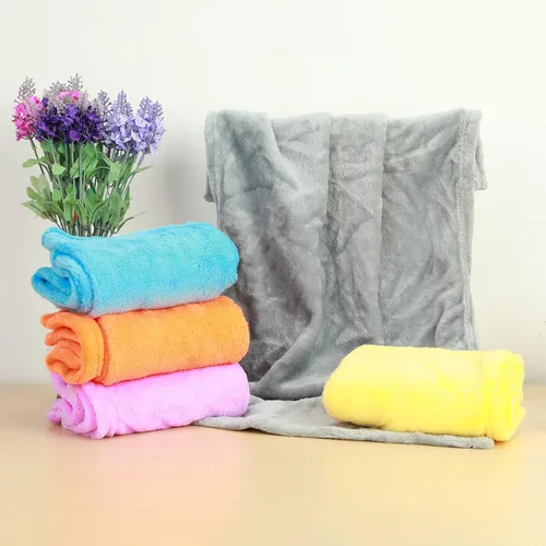 Vista 4 de Manta de forro polar para sofá, ligera, afelpada, acogedora, cálida, ropa de cama amarilla, 19.7 x 27.6 in