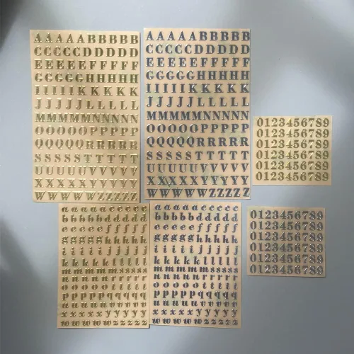 Vista 2 de 6 hojas de letras y números, minicalcomanías autoadhesivas del alfabeto, calcomanías de letras plateadas y doradas para uñas, piezas de resina