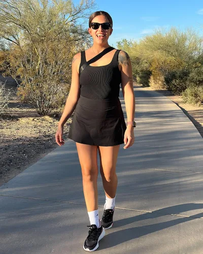 Vista 4 de Stelle Faldas de tenis y golf para mujer, cintura alta con bolsillos, pantalones cortos interiores para atletismo, deportes, correr, pickleball