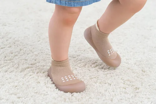 Vista 2 de Hstyle Zapatos de calcetín para bebé, zapatos para caminar, antideslizantes, suela de goma suave, para bebés, niños y niñas