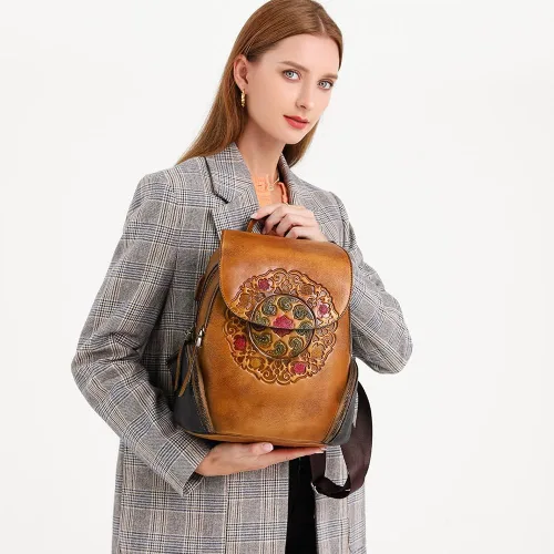 Vista 2 de Mochila de cuero para mujer, organizador retro de bronceado vegetal, bolso de cuero vintage en relieve tótem, naranja marrón, Bolso de hombro tótem