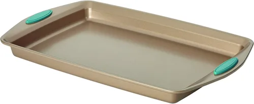 Vista 4 de Rachael Ray Cucina - Juego de utensilios para hornear incluye bandeja antiadherente para hornear galletas y molde para magdalenas, 4 piezas, marrón