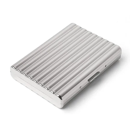 Vista 10 de Elegante, moderna y minimalista pitillera de metal - Capacidad para 10 cigarrillos de 100mm - Perfecta para mujeres - Diseño de metal ligero