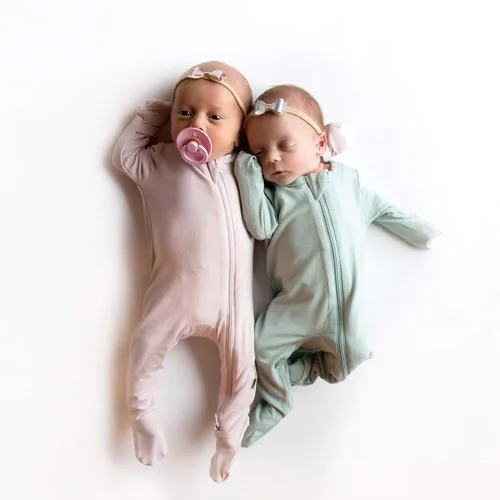 Vista 111 de KYTE BABY Pies unisex con cierre de cremallera, rayón hecho de bambú, 0-24 meses