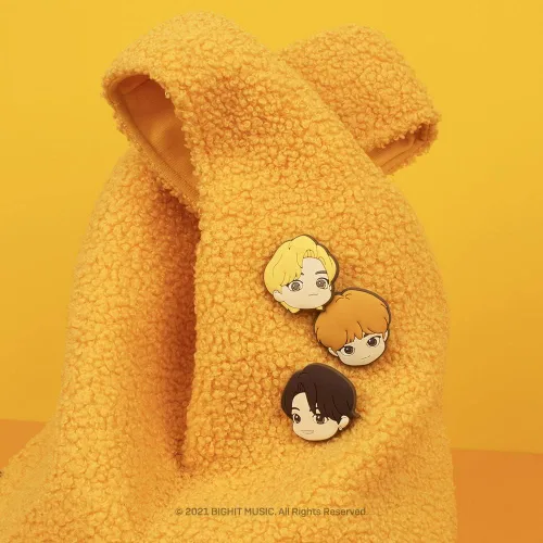 Vista 4 de BTS TinyTan Dynamite Rubber Pin Point Badge (RM)