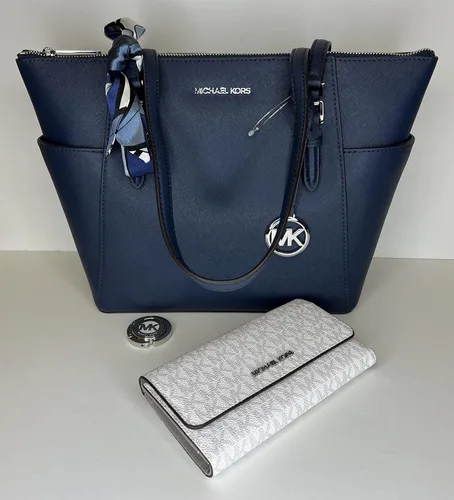 Vista 3 de Michael Kors Charlotte Bolso grande con cremallera y gancho triple a juego azul marinoSignature MK blanco brillante NavySignature Mk Bright White