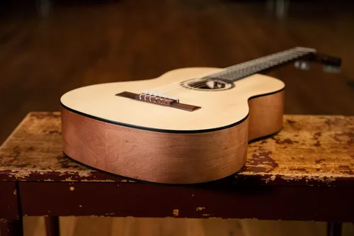 Vista 8 de Ortega Student Series Pro - Guitarra clásica de nailon de 6 cuerdas de tamaño completo, parte superior de abeto Engelmann sólido, satén natural (R55)
