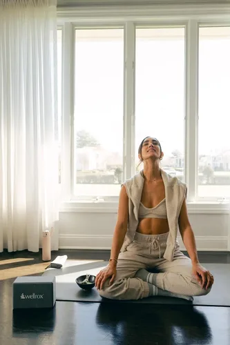 Vista 7 de Wellrox Bloque de yoga de apoyo antideslizante EVA para yoga, pilates, estiramiento y meditación (4 x 6 x 9 pulgadas)