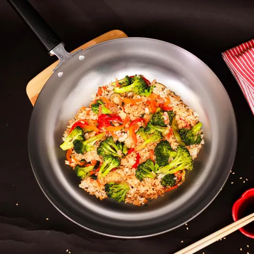 Vista 7 de JOYCE CHEN Serie Profesional Sartén Wok de Acero al Carbono de 12 Pulgadas con Mango Fenólico