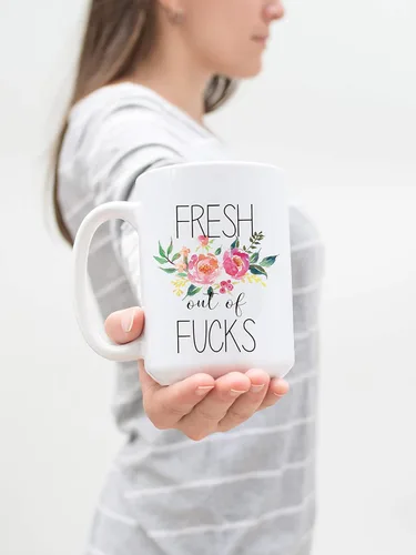 Vista 4 de Taza de café con texto en inglés "Fresh Out of Fucks Inappropriate Funny Profanity