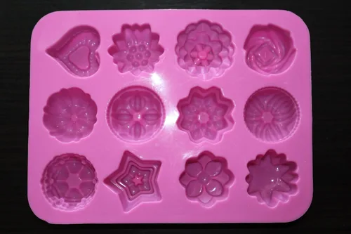 Vista 3 de Molde de silicona para tartas de chocolate y dulces artesanales de 12 flores
