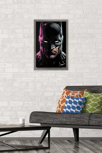 Vista 2 de Trends International DC Comics Batman - Póster de pared de retrato de 22.4 pulgadas de largo x 14.7 pulgadas, versión enmarcada en madera de granero