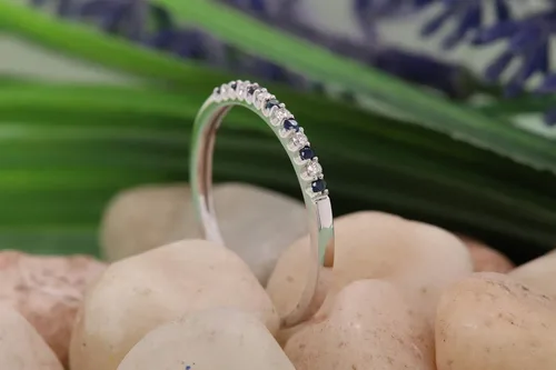 Vista 10 de Dazzlingrock Collection Anillo apilable de boda con piedras preciosas y diamantes de 14 quilates, oro blanco