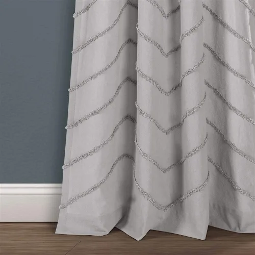 Vista 4 de Lush Decor Par de paneles de cortina de felpilla con cheurón gris claro (84 x 40 pulgadas)