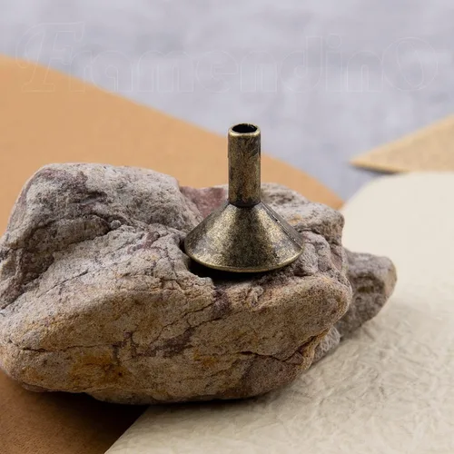 Vista 8 de Framendino, Paquete de 6 soportes de cono de incienso de metal con reflujo retro, piezas de almacenamiento para quemador