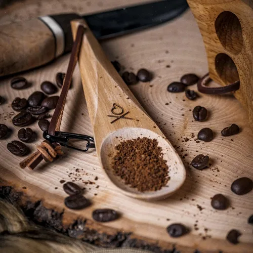 Vista 3 de Überleben Kanu - Cuchara de madera para acampar, utensilio nórdico tallado a mano con cordón y mosquetón, herramienta de supervivencia