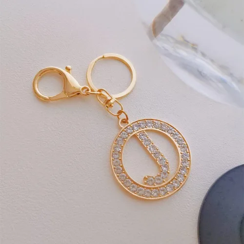 Vista 5 de Llaveros de letras para mujer, diamantes de imitación, inicial, regalo para niñas, dije de alfabeto de cristal de la A a la Z con llavero