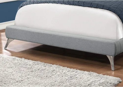 Vista 4 de Monarch Specialties Cama de lino gris con patas cromadas tamaño queen/cama