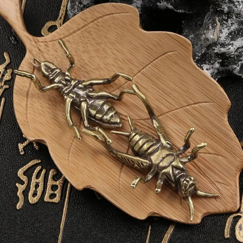 Vista 4 de DTREEL Figuras de escultura de modelo de críquet de latón, estatua de grillo de insecto realista de metal, colección de manualidades, adorno