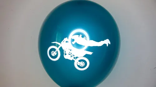 Vista 4 de Globos de látex para fiestas de cumpleaños de 12 pulgadas, paquete de 30 (MotoX)