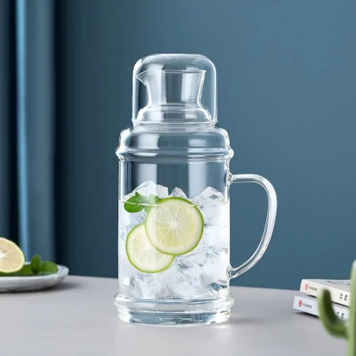Vista 3 de Sizikato Jarra de agua clásica de vidrio ámbar de 36 onzas con vaso de cristal.