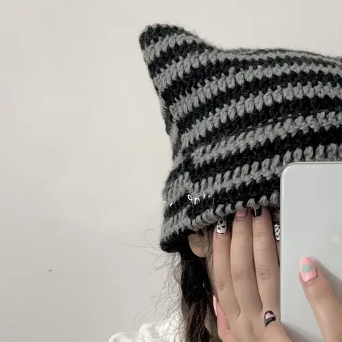 Vista 2 de Gorro de gato con orejas para mujer, gorros holgados para mujer, accesorios grunge, sombreros de ganchillo