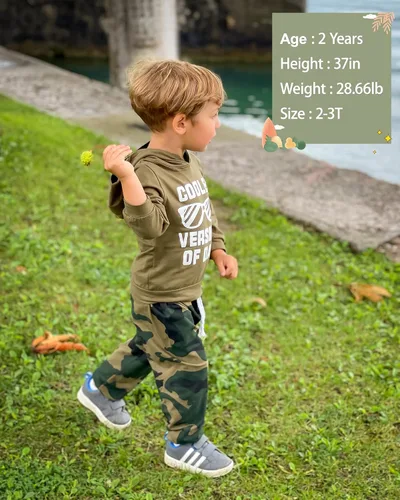 Vista 3 de Conjunto de 2 piezas de ropa para bebés y niños pequeños con estampado de letras y pantalones largos de camuflaje