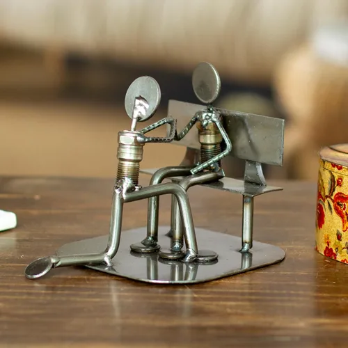 Vista 2 de NOVICA Escultura romántica metálica de piezas de automóvil de metal reciclado, 5 pulgadas de alto, "¿te casarás conmigo?
