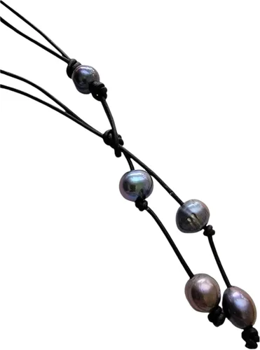 Vista 2 de Collar en Y de perlas negras de cuero negro, 20 pulgadas de largo por encima de la borla