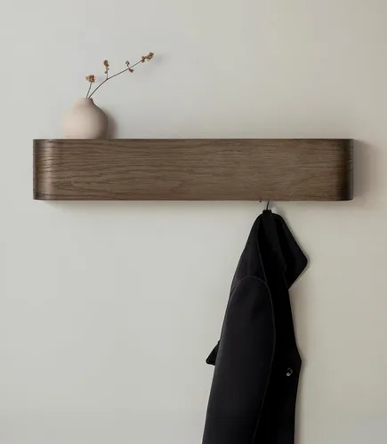 Vista 18 de Kazai. Perchero de pared 'Toke' - Perchero de diseño moderno con ganchos de pared ocultos - Perchero de panel de chapa de madera maciza - Roble