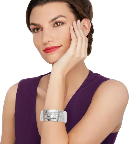 Vista 2 de Ross-Simons Pulsera Omega de plata de ley italiana con corte de diamante y pulido, Plata de ley, no conocido