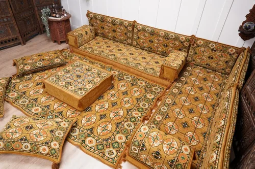 Vista 3 de arabicsofa Juego de asientos Jalsa en forma de L – Majlis árabe hecho a mano con almohadas de respaldo