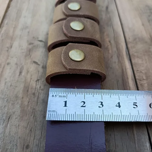 Vista 6 de Paquete de 4 llaveros de cuero para cinturón para hombre y mujer, para mantener tu cinturón extra largo
