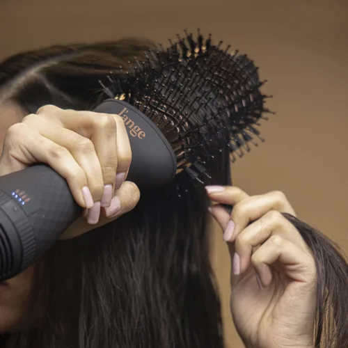 Vista 3 de L'ANGE HAIR - Cepillo secadora de aire caliente Le Volume 2 en 1 de titanio para todo tipo de cabello, de 60 mm con barril ovalado, para obtener