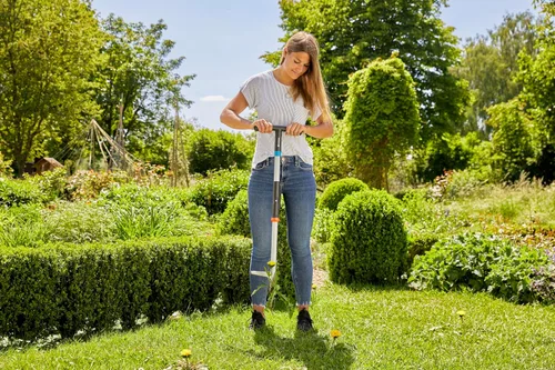 Vista 5 de Gardena Extractor de malezas de pie con eyector incorporado, mango largo Diseño resistente para una fácil eliminación de malezas sin doblarse