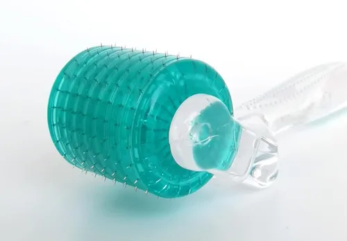 Vista 7 de Derma Roller REAL Needles - 192 - Rodillo de microagujas de titanio de 0.010 in para cara, incluye estuche de almacenamiento
