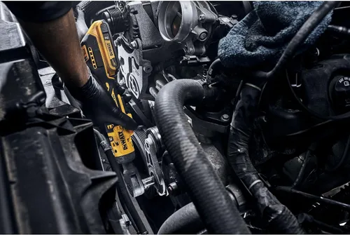 Vista 2 de DEWALT ATOMIC 20V MAX* Trinquete inalámbrico, sin escobillas, 3/8 pulgadas, solo herramienta (DCF513B)
