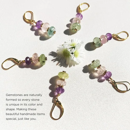 Vista 3 de Aretes de amatista prehnite de cuarzo rosa, hechos a mano, piedras preciosas mixtas naturales, piedras preciosas verdes, rosas y moradas, joyería