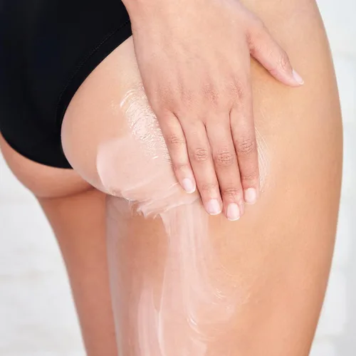 Vista 5 de Clarins Body Fit Active Gel-Cream Apunta a la celulitis Levanta visiblemente, aprieta y tonifica Suaviza la piel Efecto de elevación