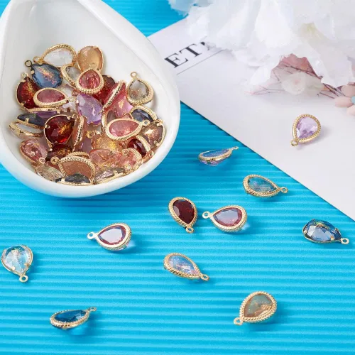 Vista 7 de Cheriswelry 48 colgantes de diamantes de imitación de resina en forma de lágrima con ajustes de latón dorado con diamantes de imitación facetados