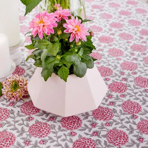 Vista 2 de Saffron Marigold Mantel redondo impreso a mano – Pink Dahlia Daydreams lujoso 100% algodón, lavable, para decoración del hogar, cocina, café o mesa