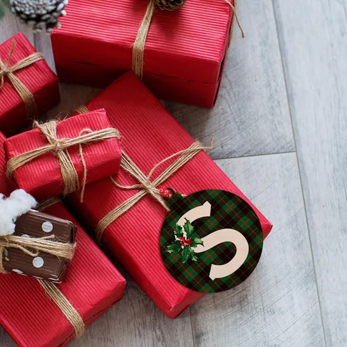 Vista 4 de Adorno de madera contrachapada redondeada de 3.75 pulgadas, personaliza la bolsa y caja de regalo con etiqueta de nombre decoración de Navidad
