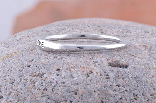 Vista 3 de SILVERCLOSEOUT Anillo de amor para mujer, chapado en rodio y apilable, fino