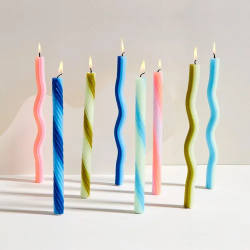 Vista 7 de Wiggle Candles - Velas cónicas de diseño bailarín, colores brillantes, 7/8 pulgadas de diámetro x 11 pulgadas de largo, diseñadas por Lex Pott, Verde