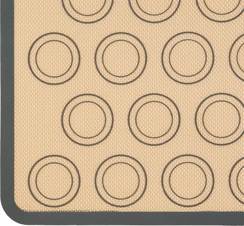 Vista 4 de Amazon Basics Alfombrilla de silicona para hornear macarons, antiadherente, apta para alimentos, 16.5 x 11.6 pulgadas, beige/gris, paquete de 2