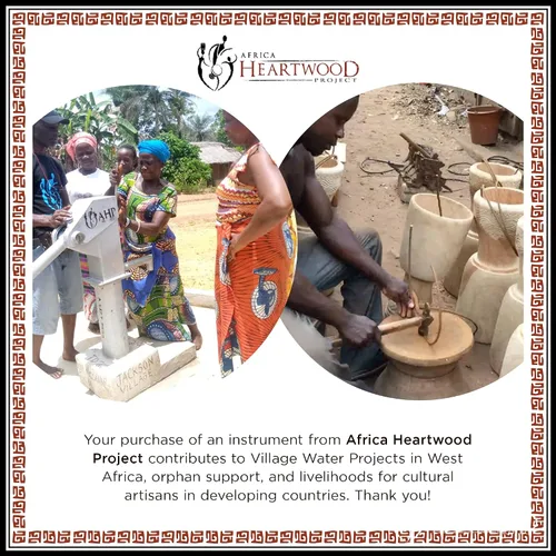 Vista 8 de Africa Heartwood Project Cesta africana colorida de lujo con asas de cuero, hecha a mano de hierba de elefante seca, tejida a mano por mujeres