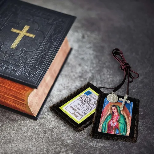 Vista 5 de Escapularios católicos, paquete de 3 collares a granel de Escapulario marrón de la Virgen De Guadalupe, Escapularios Católicos Escapularios